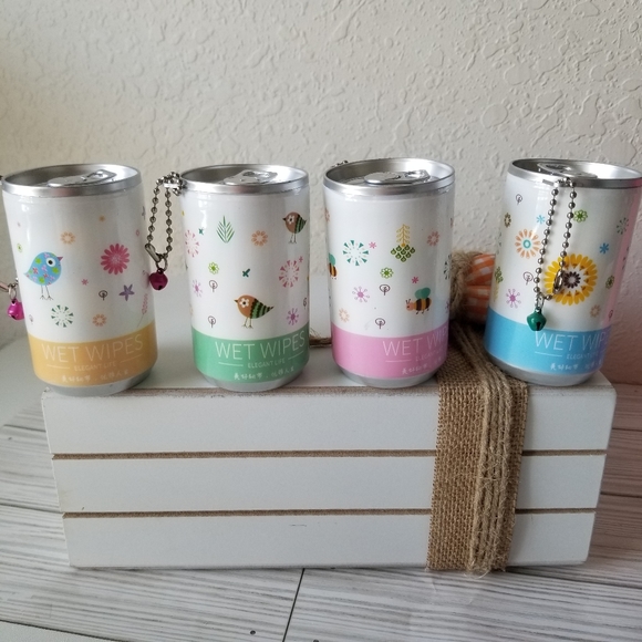 Mini Wet Wipes With Canister Keychain, Spring Design Mini Wipe Dipensor - Picture 3 of 8